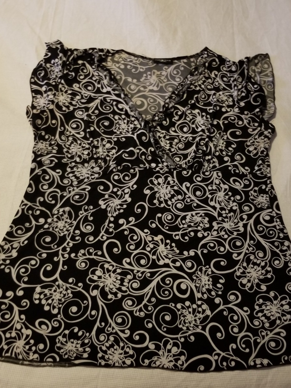 Perseption Women's XL Black & White Floral-Swirl Print V-Neck Flutter Sleeve Top